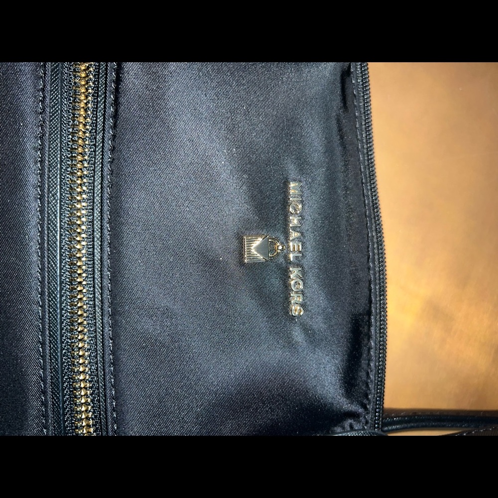 MICHAEL KORS BLACK PURSE - Picture 5 of 7